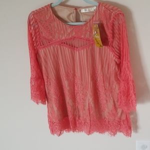 Andree by Unit coral lace top perfect for spring🌷